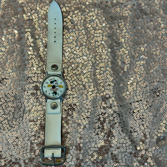 Vintage Timex Mini Mouse Watch. - Picture 3 of 10